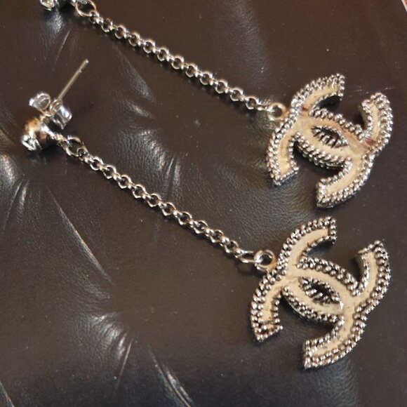 Round CC Dangle Silver Earrings Women Fashion Casual Formal Jewelry Gift - Picture 2 of 2